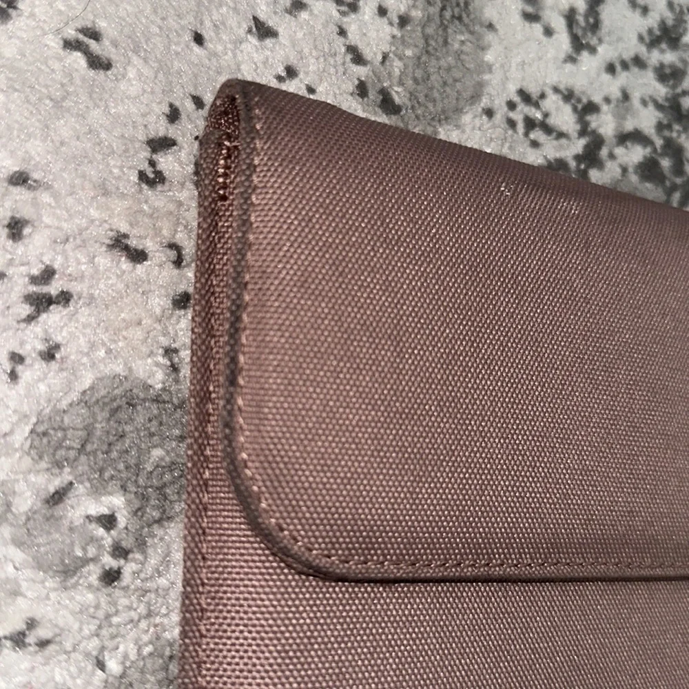 Herschel 15 in soft laptop sleeve in light pink rose
